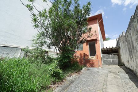 Casa à venda com 160m², 3 quartos e 5 vagas Casa à venda com 160m², 3 quartos e 5 vagasFachada