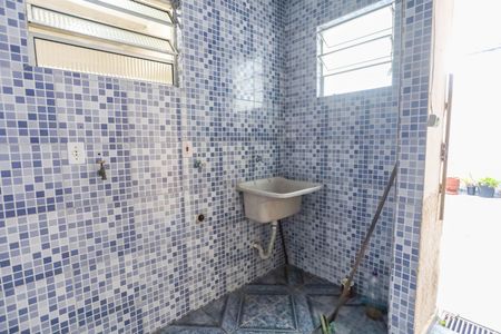 Casa à venda com 80m², 2 quartos e 1 vagaÁrea de serviço 