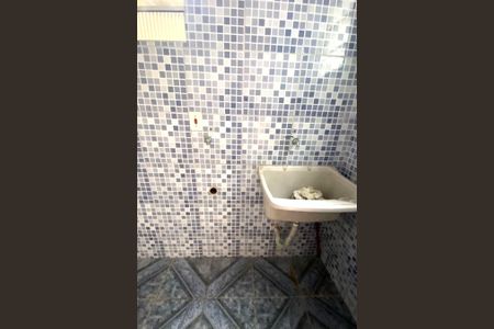 Casa à venda com 80m², 2 quartos e 1 vagaÁrea de serviço 