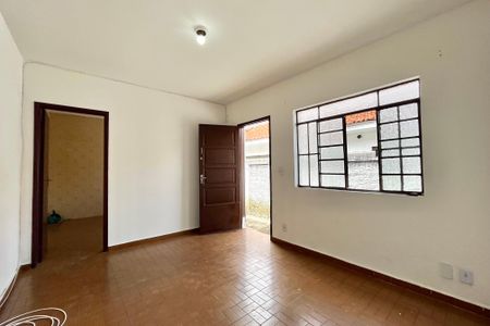 Sala de casa para alugar com 2 quartos, 90m² em Jardim Itacolomi, São Paulo