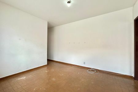 Sala  de casa para alugar com 2 quartos, 90m² em Jardim Itacolomi, São Paulo