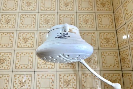 Banheiro de casa para alugar com 2 quartos, 90m² em Jardim Itacolomi, São Paulo