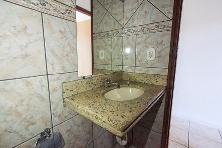 Casa para alugar com 98m², 3 quartos e 2 vagasBanheiro Social