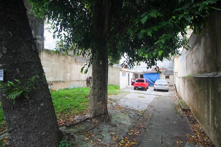 Casa à venda com 302m², 2 quartos e 2 vagas Casa à venda com 302m², 2 quartos e 2 vagasQuintal