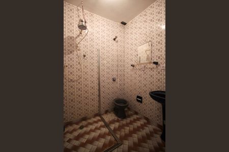 Casa à venda com 302m², 2 quartos e 2 vagas Casa à venda com 302m², 2 quartos e 2 vagasBanheiro