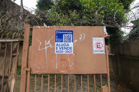 Casa à venda com 302m², 2 quartos e 2 vagas Casa à venda com 302m², 2 quartos e 2 vagasPlaca/Fachada