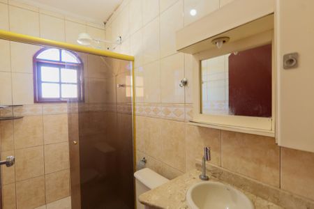 Casa para alugar com 80m², 3 quartos e 2 vagasBanheiro Social