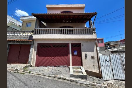 Casa para alugar com 80m², 3 quartos e 2 vagasFachada