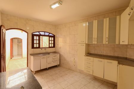 Casa para alugar com 80m², 3 quartos e 2 vagasCozinha 