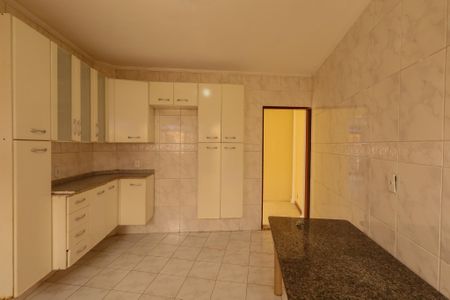 Casa para alugar com 80m², 3 quartos e 2 vagasCozinha 