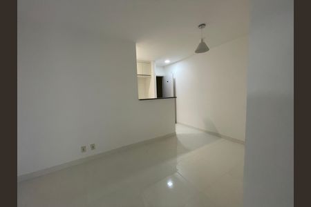 Sala de apartamento para alugar com 2 quartos, 52m² em Lajeado, Cotia