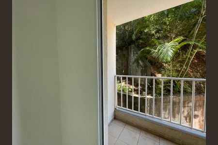 Sala de apartamento para alugar com 2 quartos, 52m² em Lajeado, Cotia