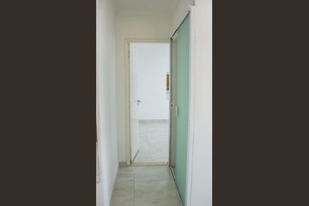 Corredor de apartamento para alugar com 2 quartos, 48m² em Irajá, Rio de Janeiro