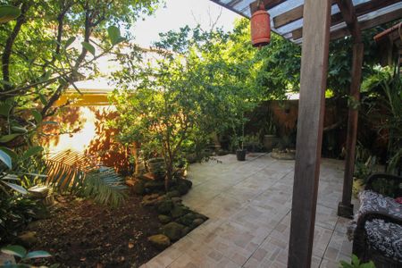 Casa de condomínio à venda com 177m², 4 quartos e 2 vagas Casa de condomínio à venda com 177m², 4 quartos e 2 vagasQuintal