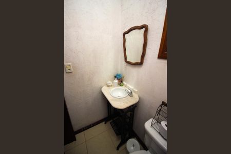 Casa de condomínio à venda com 177m², 4 quartos e 2 vagas Casa de condomínio à venda com 177m², 4 quartos e 2 vagasLavabo