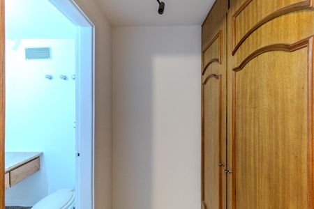 Corredor de apartamento à venda com 3 quartos, 304m² em Higienópolis, São Paulo