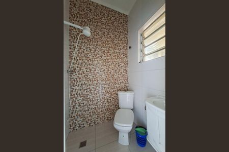 Banheiro  de kitnet/studio para alugar com 0 quarto, 28m² em Cidade Ocian, Praia Grande