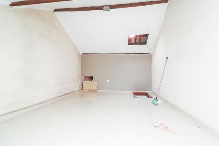 Casa para alugar com 82m², 2 quartos e 2 vagasSótão