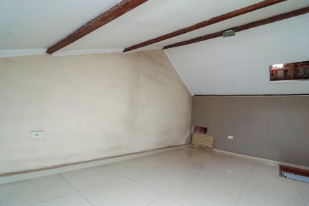 Casa para alugar com 82m², 2 quartos e 2 vagasSótão