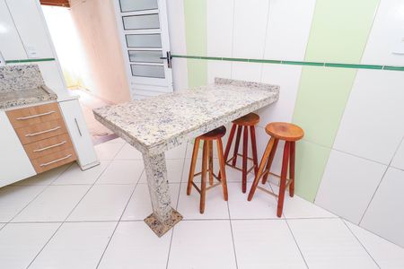 Casa para alugar com 82m², 2 quartos e 2 vagasCozinha