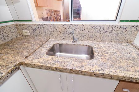 Casa para alugar com 82m², 2 quartos e 2 vagasCozinha