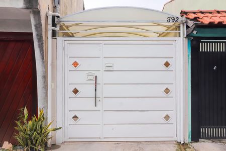 Casa para alugar com 82m², 2 quartos e 2 vagasFachada