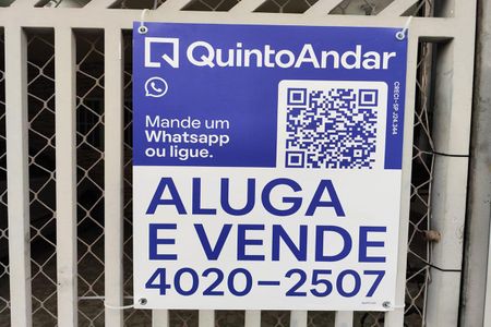 Casa à venda com 270m², 11 quartos e 4 vagas Casa à venda com 270m², 11 quartos e 4 vagasFachada