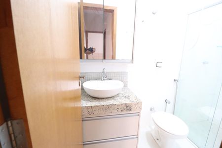 Banheiro Social de casa para alugar com 2 quartos, 91m² em Santa Luzia, Uberlândia