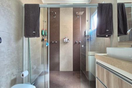 Casa à venda com 230m², 4 quartos e 5 vagas Casa à venda com 230m², 4 quartos e 5 vagasBanheiro da Suíte