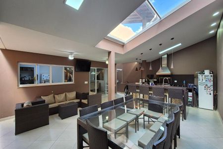 Casa à venda com 230m², 4 quartos e 5 vagas Casa à venda com 230m², 4 quartos e 5 vagasÁrea Comum