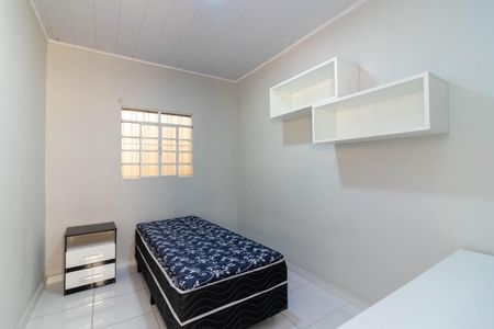 Quarto 2 de casa para alugar com 2 quartos, 120m² em Vila Santa Maria, São Paulo