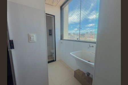 Apartamento à venda com 69m², 3 quartos e 1 vagaÁrea de Serviço