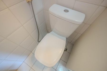 Apartamento para alugar com 55m², 2 quartos e 1 vaga Apartamento para alugar com 55m², 2 quartos e 1 vagaBanheiro da Suíte 1