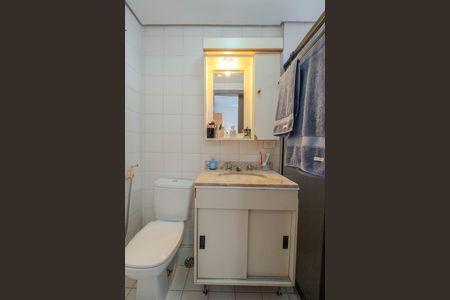 Apartamento para alugar com 55m², 2 quartos e 1 vaga Apartamento para alugar com 55m², 2 quartos e 1 vagaBanheiro da Suíte 1