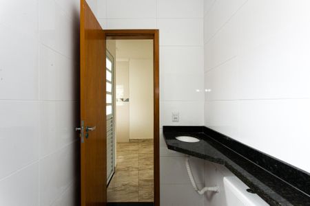 Banheiro de apartamento para alugar com 1 quarto, 35m² em Vila Granada, São Paulo