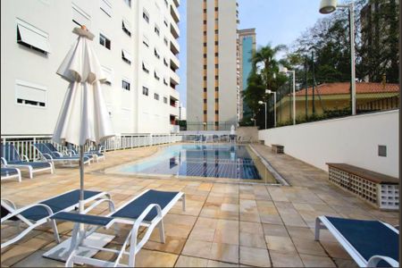Apartamento à venda com 196m², 4 quartos e 2 vagas Apartamento à venda com 196m², 4 quartos e 2 vagasÁrea comum - Piscina