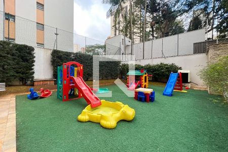 Apartamento à venda com 196m², 4 quartos e 2 vagas Apartamento à venda com 196m², 4 quartos e 2 vagasÁrea comum - Playground