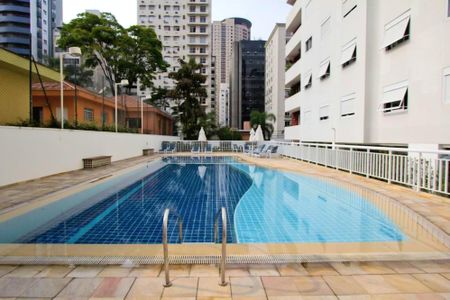 Apartamento à venda com 196m², 4 quartos e 2 vagas Apartamento à venda com 196m², 4 quartos e 2 vagasÁrea comum - Piscina