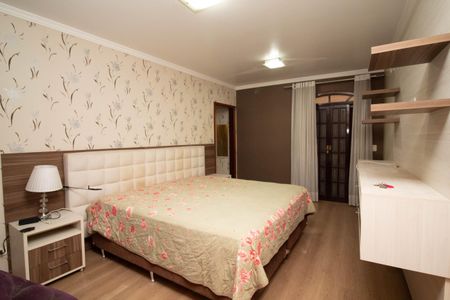 Casa à venda com 650m², 4 quartos e 5 vagas Casa à venda com 650m², 4 quartos e 5 vagasQuarto 1 - Suíte