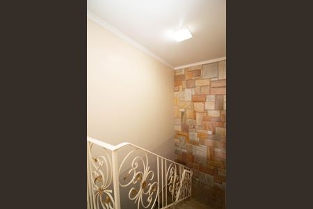 Casa à venda com 650m², 4 quartos e 5 vagas Casa à venda com 650m², 4 quartos e 5 vagasEscada