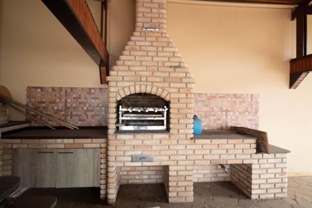 Casa à venda com 650m², 4 quartos e 5 vagas Casa à venda com 650m², 4 quartos e 5 vagasÁrea - Churrasqueira