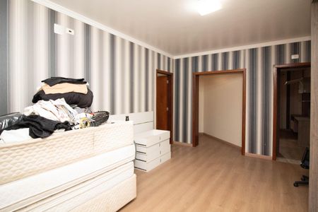 Casa à venda com 650m², 4 quartos e 5 vagas Casa à venda com 650m², 4 quartos e 5 vagasQuarto 3 - Suíte