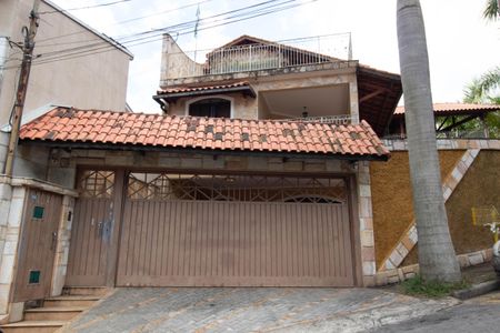 Casa à venda com 650m², 4 quartos e 5 vagas Casa à venda com 650m², 4 quartos e 5 vagasFachada