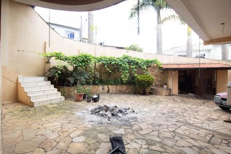 Casa à venda com 650m², 4 quartos e 5 vagas Casa à venda com 650m², 4 quartos e 5 vagasÁrea externa