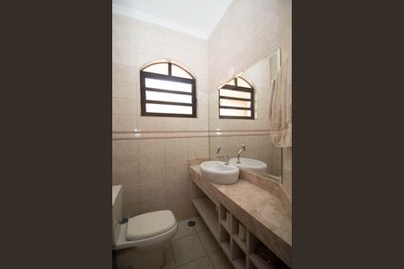 Casa à venda com 650m², 4 quartos e 5 vagas Casa à venda com 650m², 4 quartos e 5 vagasBanheiro 1