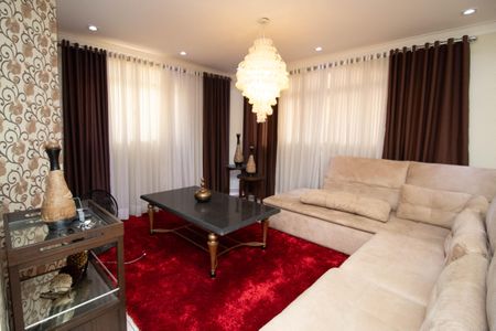 Casa à venda com 650m², 4 quartos e 5 vagas Casa à venda com 650m², 4 quartos e 5 vagasSala