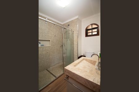 Casa à venda com 650m², 4 quartos e 5 vagas Casa à venda com 650m², 4 quartos e 5 vagasBanheiro da Suíte 1