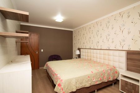 Casa à venda com 650m², 4 quartos e 5 vagas Casa à venda com 650m², 4 quartos e 5 vagasQuarto 1 - Suíte