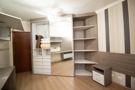 Casa à venda com 650m², 4 quartos e 5 vagas Casa à venda com 650m², 4 quartos e 5 vagasQuarto 4 - Suíte