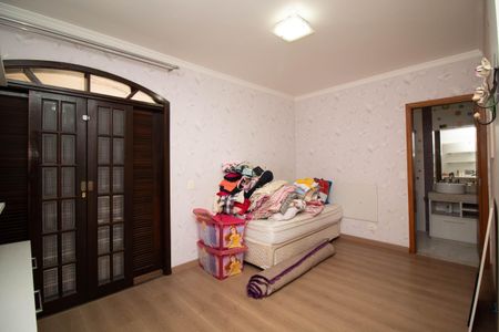 Casa à venda com 650m², 4 quartos e 5 vagas Casa à venda com 650m², 4 quartos e 5 vagasQuarto 2 - Suíte